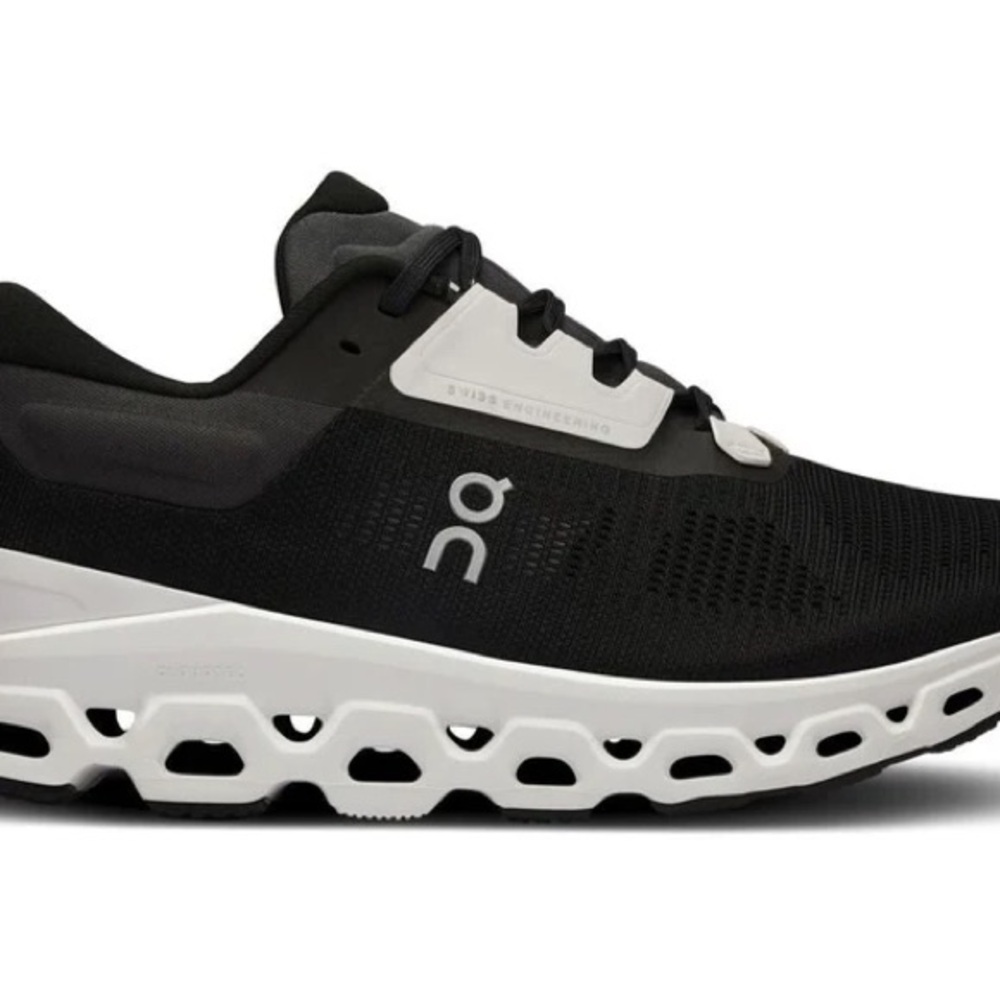 On Running Women’s Black and White Cloudstratus 3 Shoes size 7
